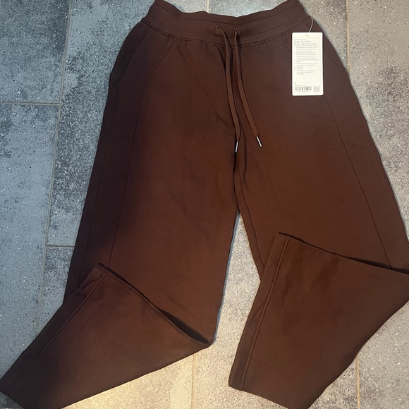 Lululemon Scuba Mid-Rise Wide-Leg Pant *Short Lava Cake. Size S. NWT - Picture 8 of 15